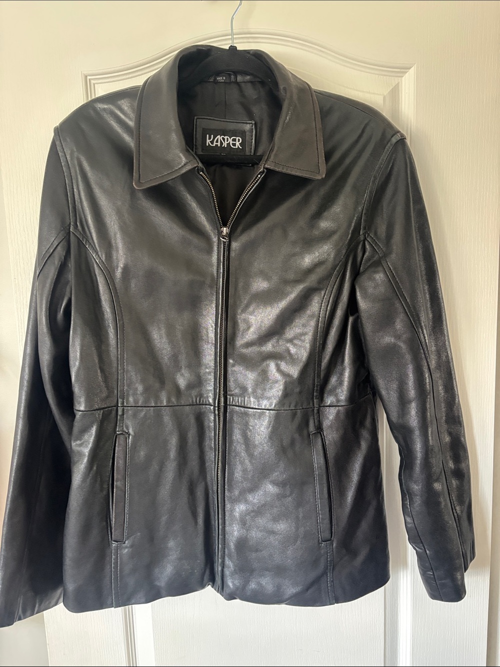 Kasper Black Leather Zip-Up Jacket with Classic Collar